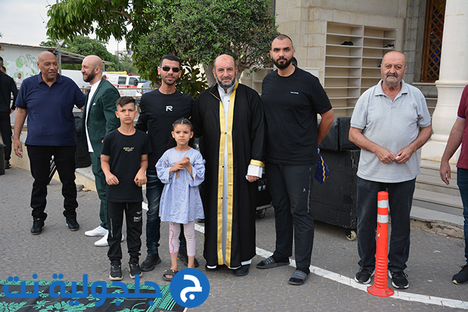 اهالي جلجولية يؤدون صلاة عيد الاضحى في ساحة مسجد الروضة في جلجولية 